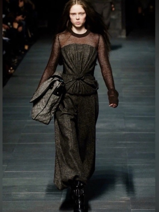 Louis Vuitton Dresses & Skirts - Louis Vuitton Fall 2006 Runway Skirt